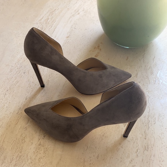 JIMMY CHOO GREY SUEDE DORSAY PUMP. NWT - Picture 5 of 8